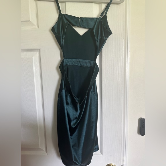 Green Cutout Bodycon Dress - Picture 2 of 2